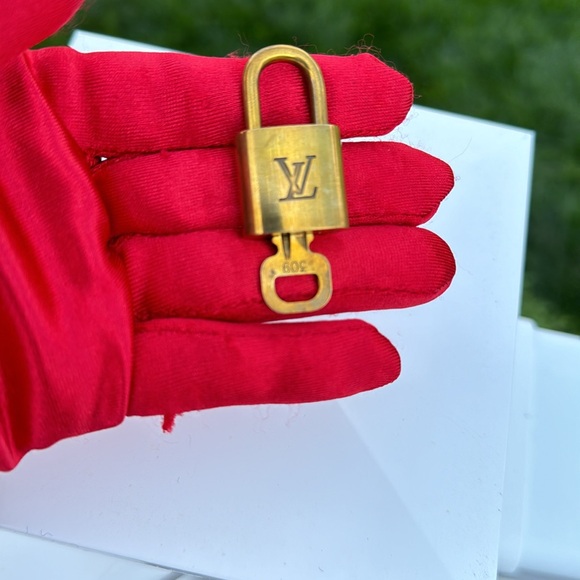 🌸Louis Vuitton key 🔐 No 309🌸 - Picture 5 of 7